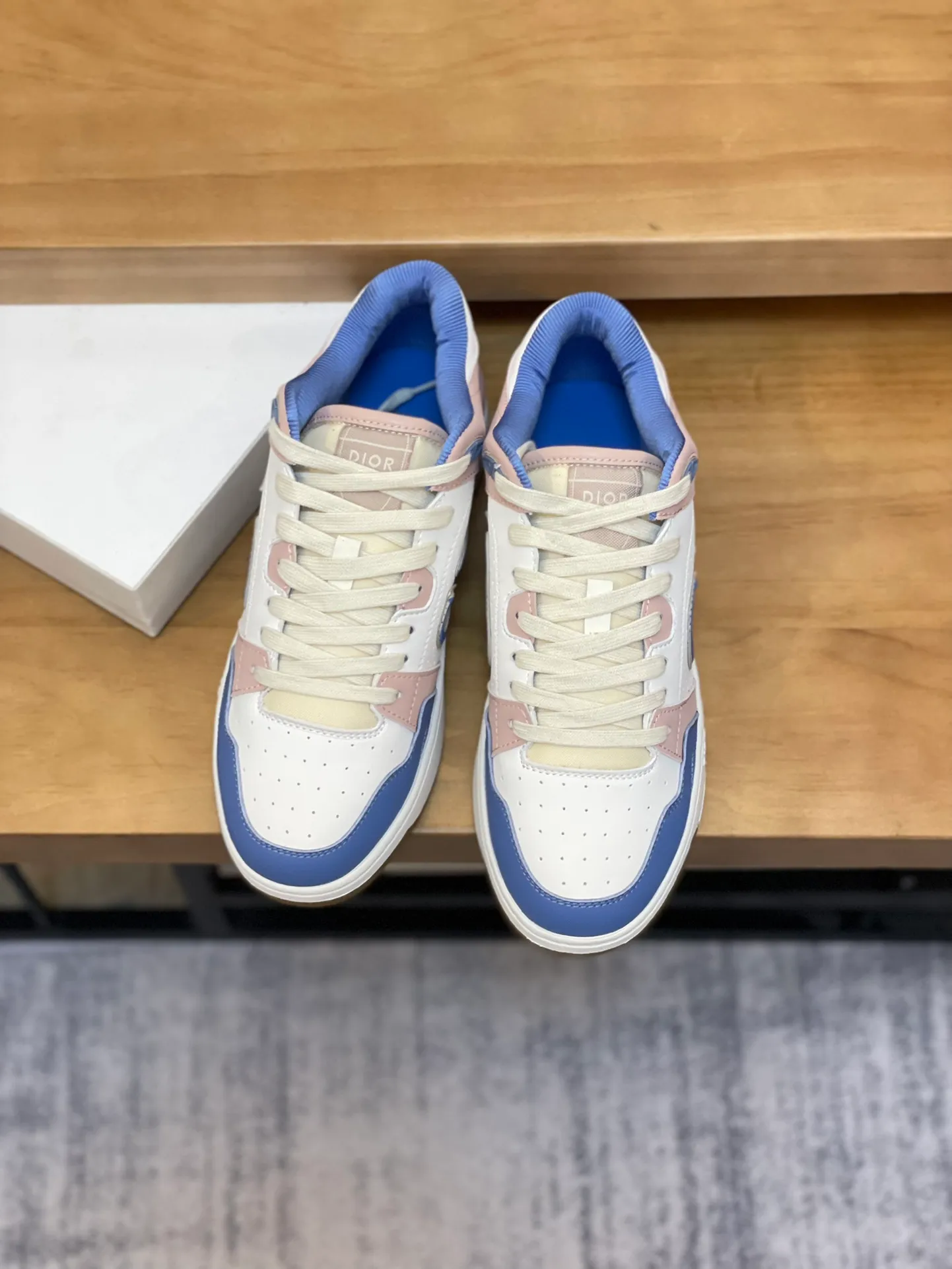 Men's shoes: 💰P440¥ Product trademark: Dior* "Dior*" high-top casual shoes Regular size: 38-44 (can be customized to 45.46) Product materials: Upper imported cowhide stitched with original fabric, breathable lining, original outsole. Number: 1006